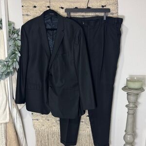 Di Stefano classic men’s black Suit set. Blazer size 54R and slacks size 44.